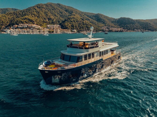 beluga trawler