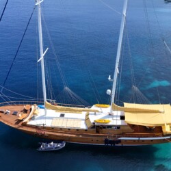 Gulet Parss: Alquiler de yate de lujo con 8 camarotes