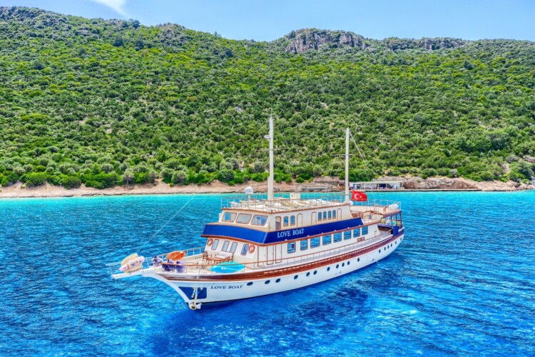 Love Boat Gulet – 40m Luxury Turkish Gulet Charter Experience for 36 Guests